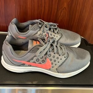 Women’s gray Nikes size 7.5